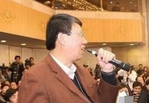 大哥，话筒倒了