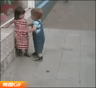 “美女，来，亲一个！”“滚你个小流氓！”！