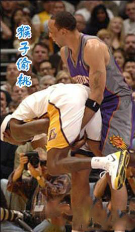 球场上之猴子偷桃