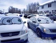 下雪后可爱的汽车