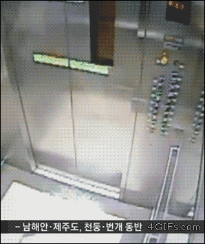 乘电梯一定要注意