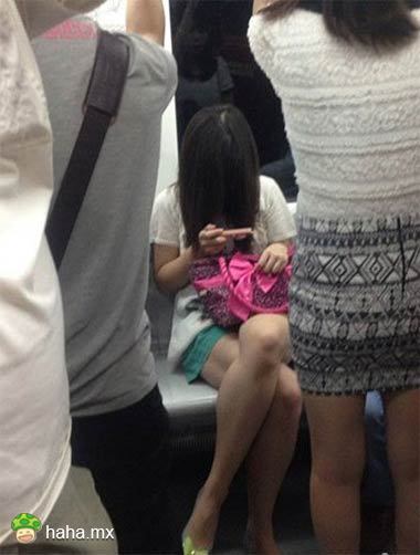 坐地铁的妹纸伤不起啊