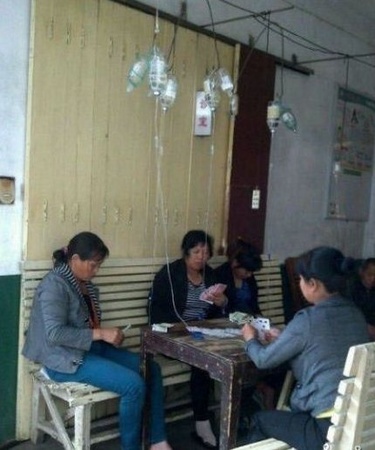 就算生病也挡不住一颗想打牌的心