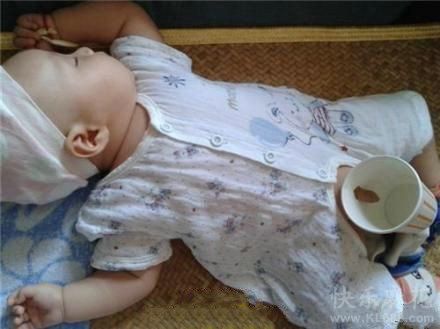 这爹妈得有多懒啊