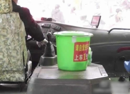 最牛的公交投币装置