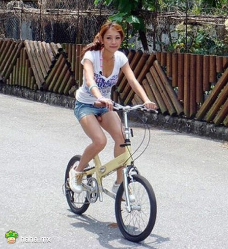 大家帮忙看一下这车是什么牌子的