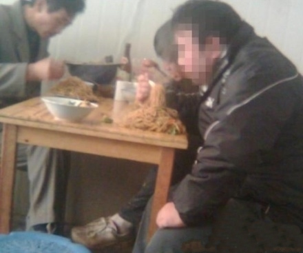 吃个面还用碗太费那事。。。哥求的就是简约而不简单
