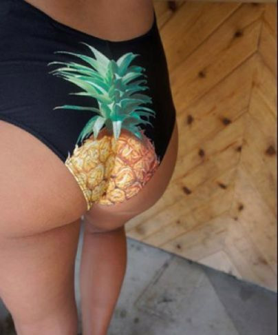 美女的泳装好有个性
