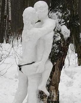 一猥琐哥们堆的雪人