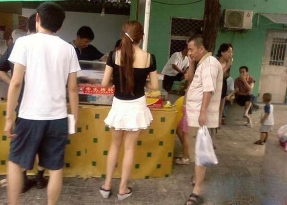 看美女都看傻了