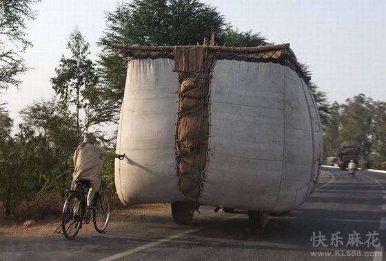 这坡有点陡，我来助你一臂之力