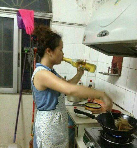 要想炒菜好吃，喝点酒，壮壮胆