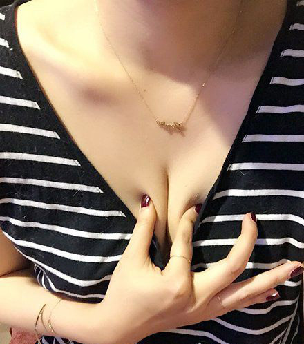 这看着不像胸，像比比比~~~