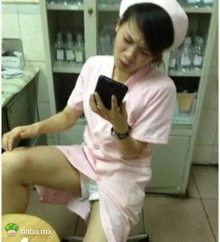 女汉纸专用坐姿，你身边有没有这样的女纸？