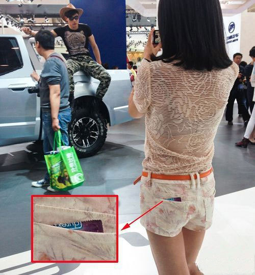 妹子随身携带啊，懂的保护自己是好事啊