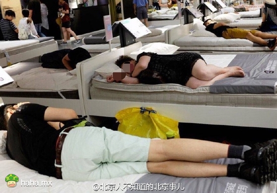 北京宜家躺倒一片 有人附近上班“中午就来睡一觉”…