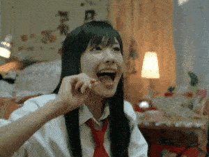 脸大胸小还能美如画？关键她的笑容还超级治愈！