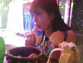 妹子我家香蕉多，不用舍不得吃