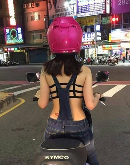要不要继续跟着她？