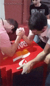 扳手腕不能太用力